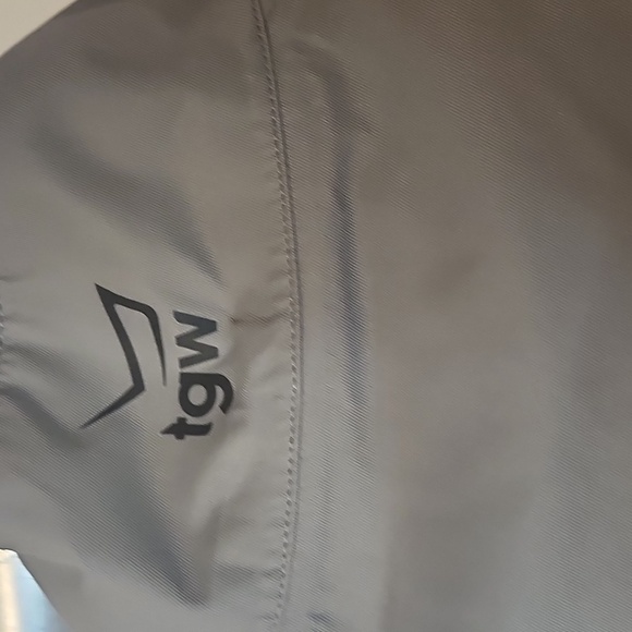 Gray and Black Windbreaker with Mock Neck and Lightweight Design Tgw - Picture 3 of 4